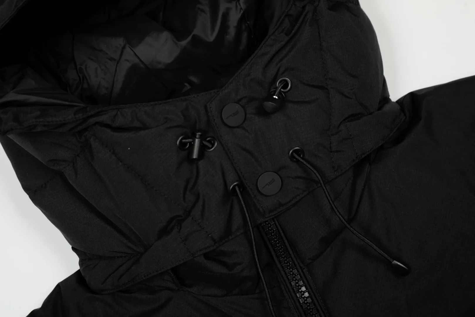 P720 Top quality" Style number: 9003# [Ralph Lauren winter basic classic embroidered men's and women's couple's same style hooded down jacket] ✅Ralph Lauren American retro chest zipper high version top-fill winter down jacket ✅100% high-quality white duck down, high version top-fill capacity ✅Double-layer inner velvet to strictly prevent velvet running ✅Built-in adjustable drawstring, windproof and coldproof, considerate and in place ✅Original version The maximum size can be worn up to 200 pounds. Loose and comfortable, no pressure. ✅Same style for male and female couples. Recommended OOTD outfits in winter~ Size: S-XL Color: Black, milky white, khaki, navy blue, military green
